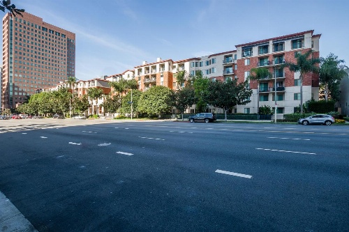 Wilshire Apartment 207