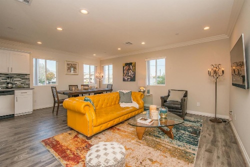 HUGE -STYLISH- HOLLYWOOD DUPLEX - CENTRAL LOCATION