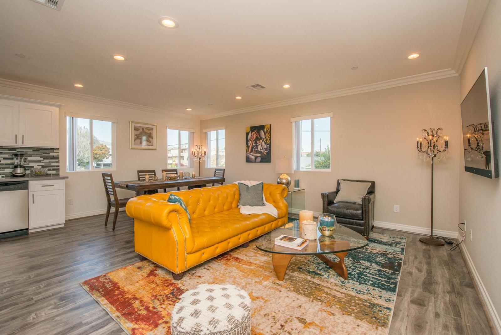 HUGE -STYLISH- HOLLYWOOD DUPLEX - CENTRAL LOCATION